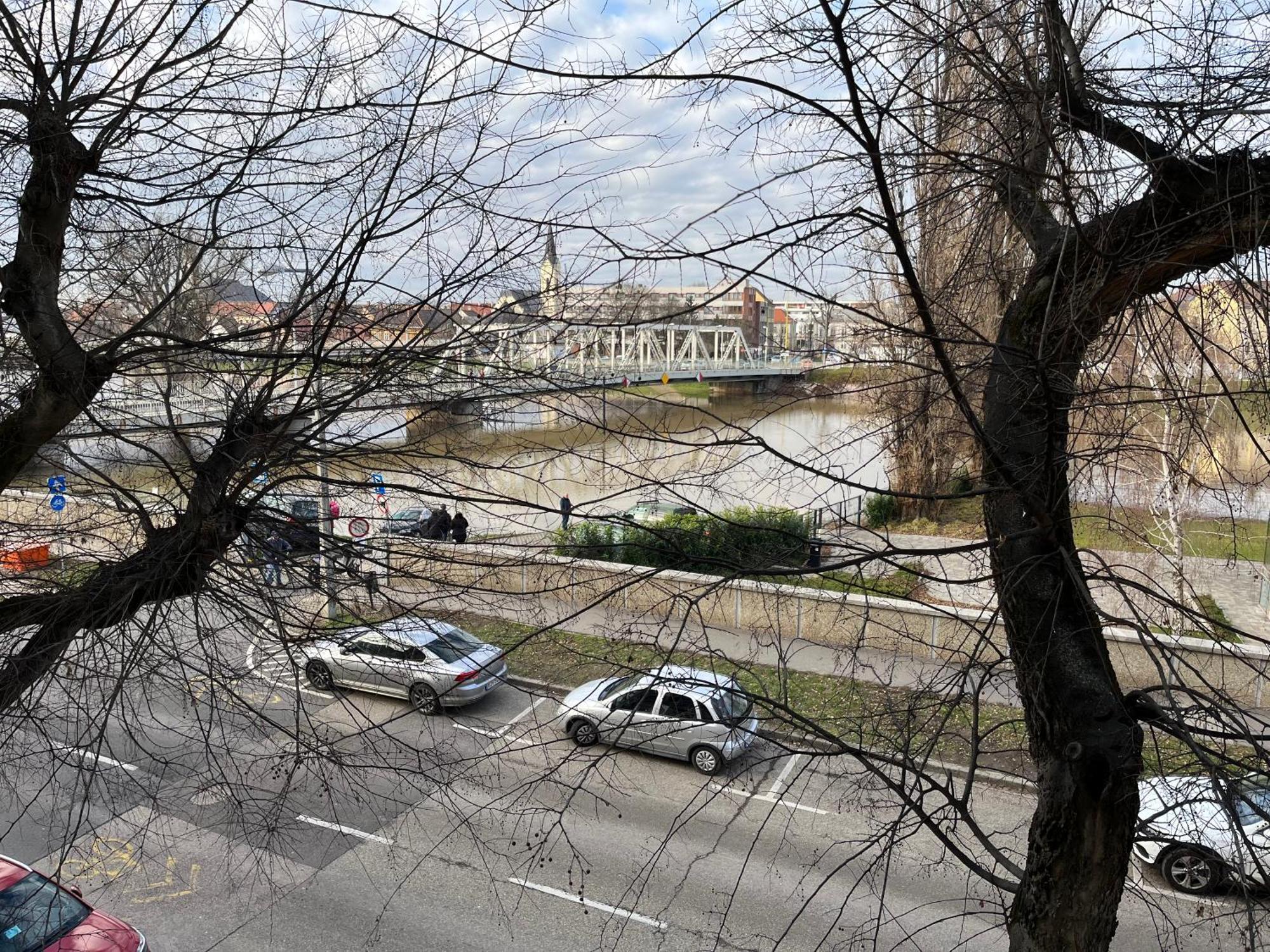 River - Free Parking Gyor Exterior photo